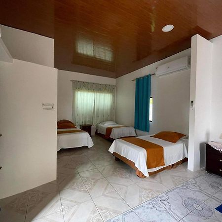 Hostal Muro De Las Lagrimas With High Speed Internet Starlink Puerto Villamil Luaran gambar