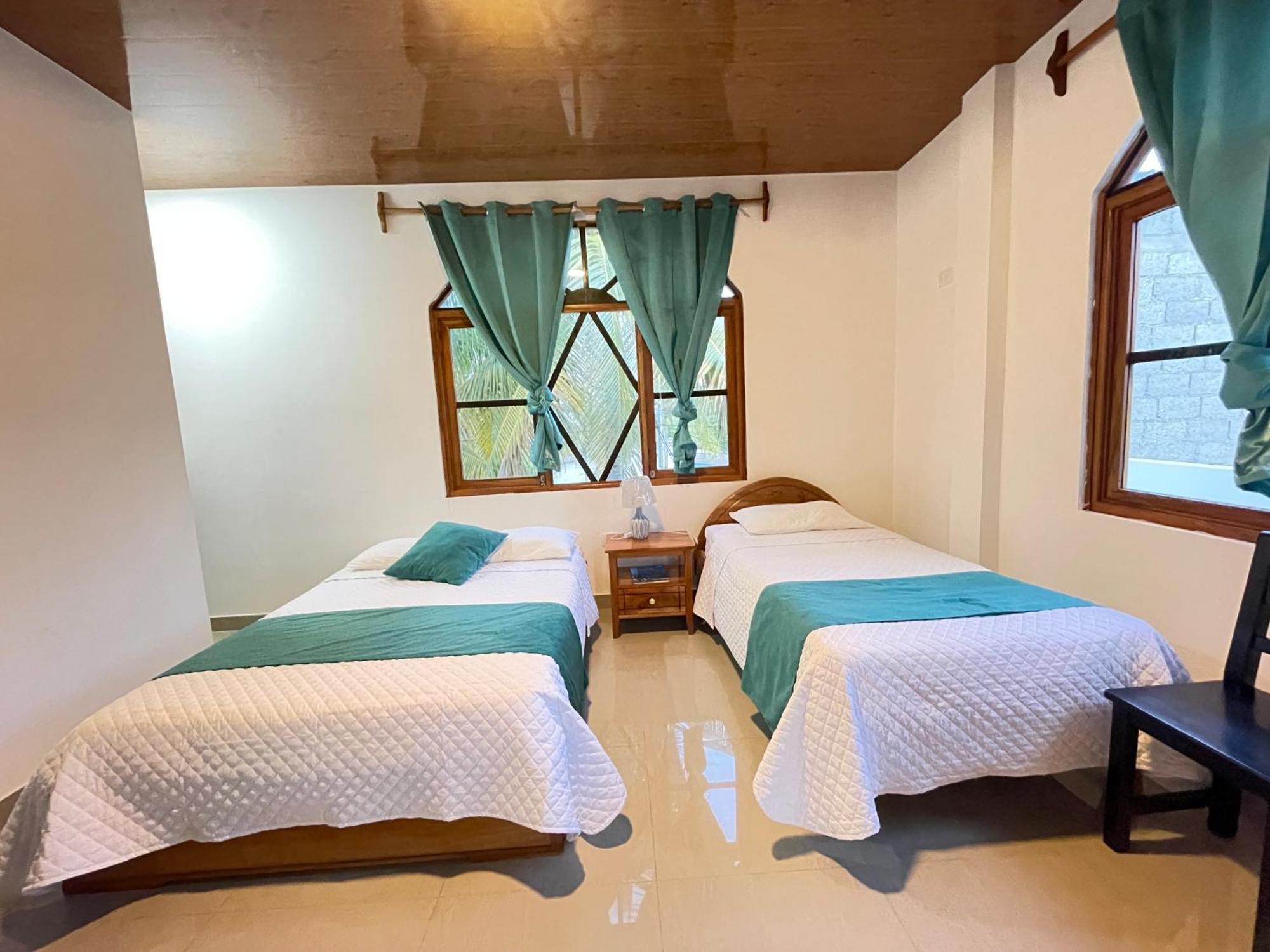 Hostal Muro De Las Lagrimas With High Speed Internet Starlink Puerto Villamil Luaran gambar