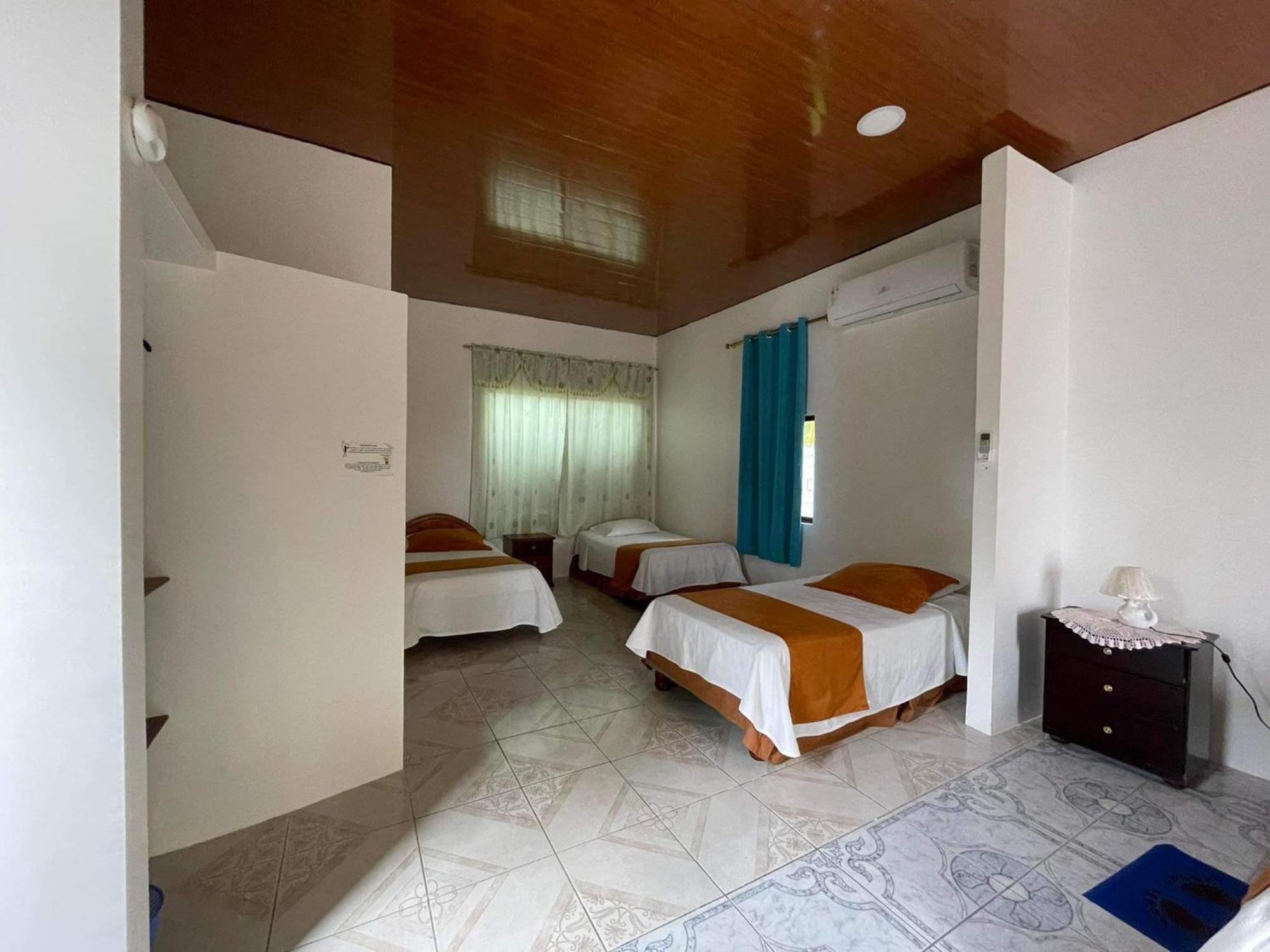 Hostal Muro De Las Lagrimas With High Speed Internet Starlink Puerto Villamil Luaran gambar