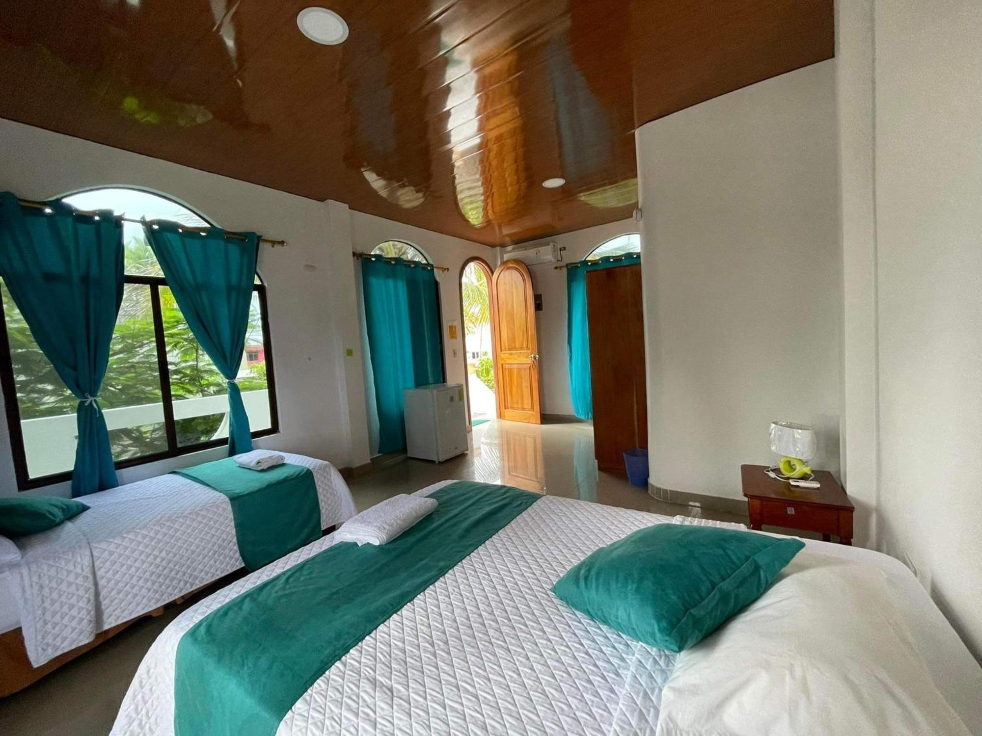 Hostal Muro De Las Lagrimas With High Speed Internet Starlink Puerto Villamil Luaran gambar