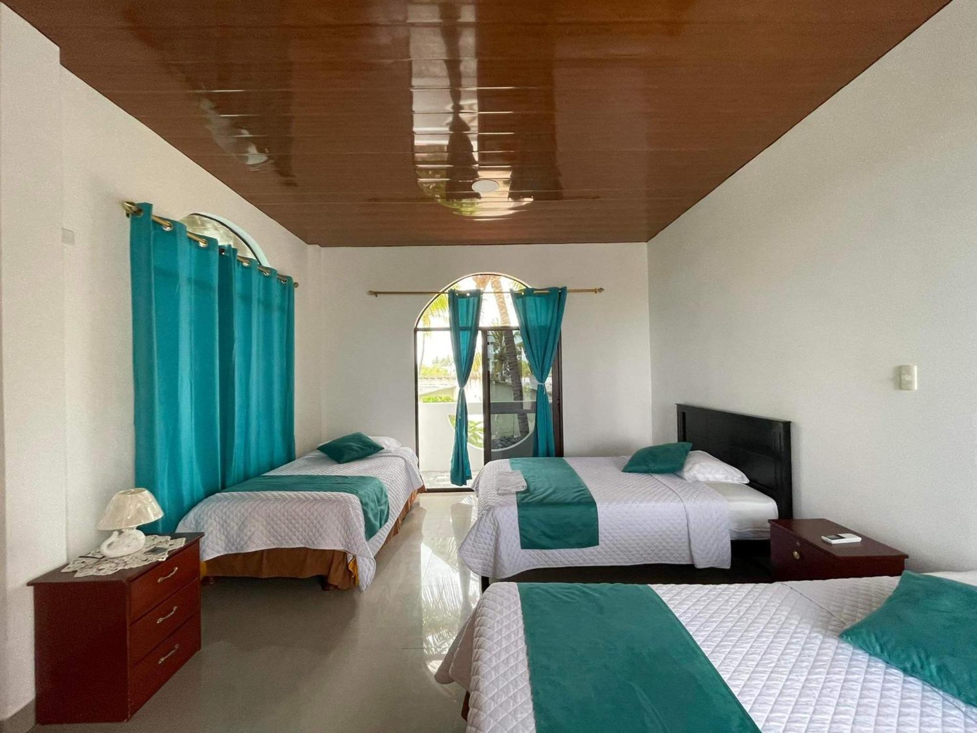 Hostal Muro De Las Lagrimas With High Speed Internet Starlink Puerto Villamil Luaran gambar