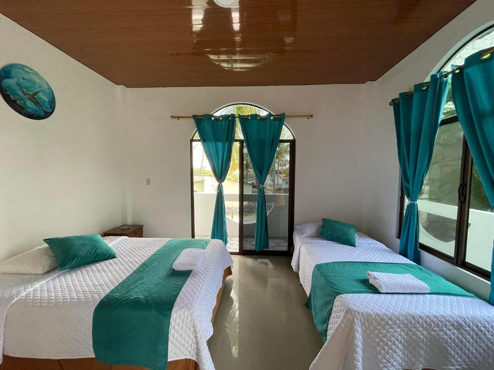 Hostal Muro De Las Lagrimas With High Speed Internet Starlink Puerto Villamil Luaran gambar